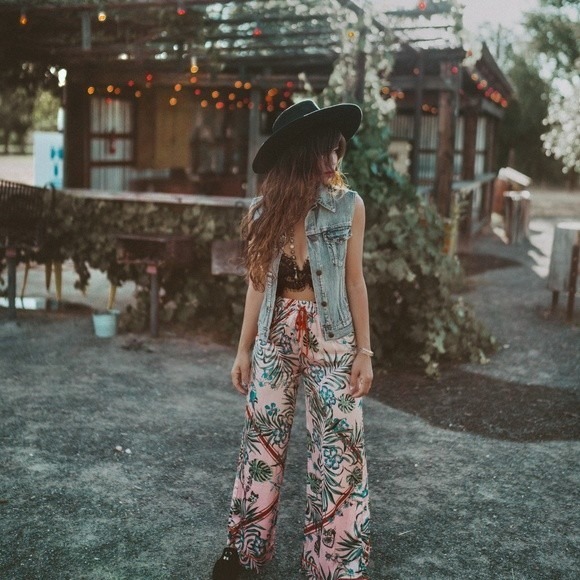 Odd Molly Anthropologie Beach Floral Passionista Pant Size XL/4 Pull On Coastal - Picture 2 of 12